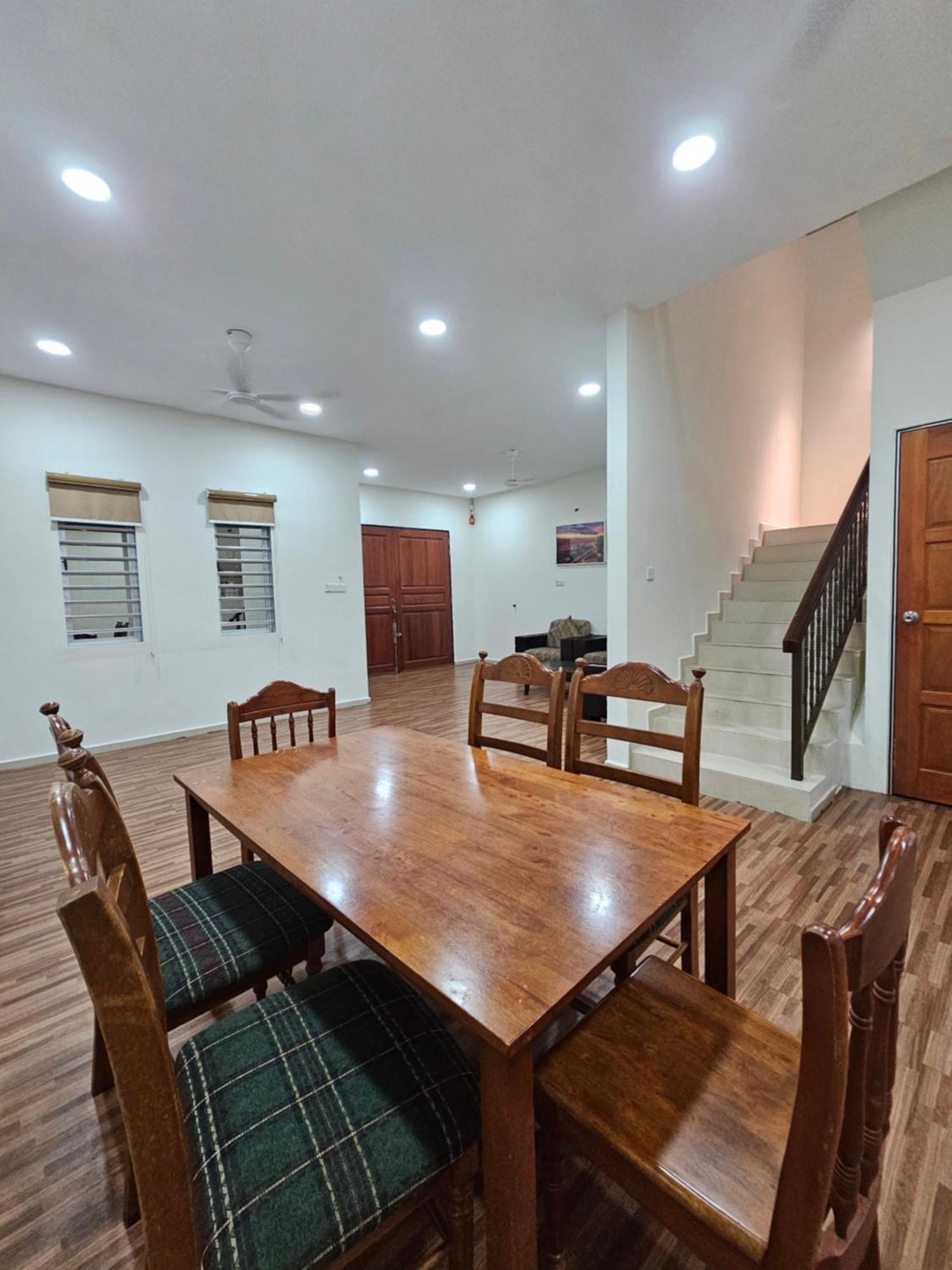 Warni 197 Whole Or Homestay